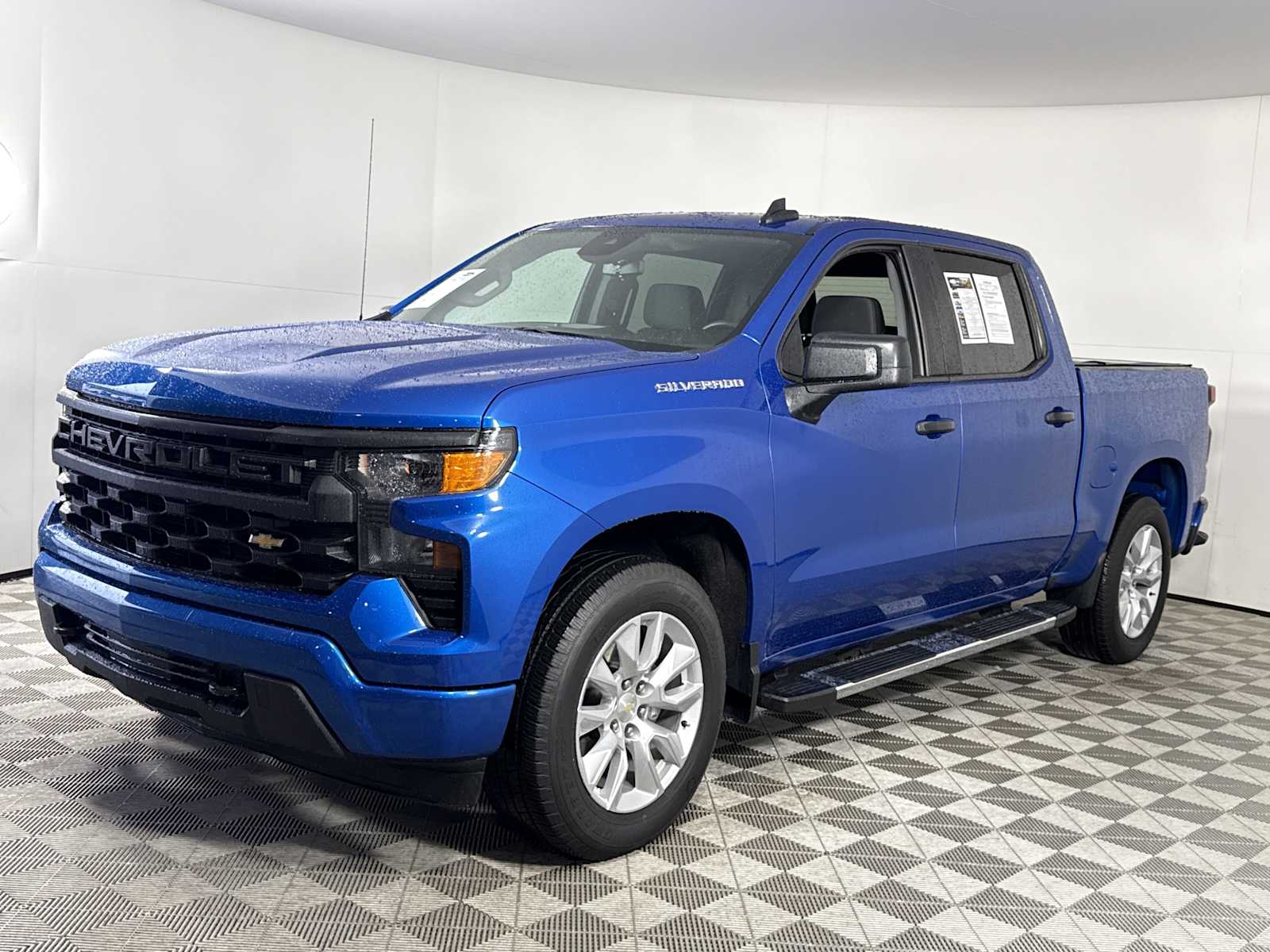 2022 Chevrolet Silverado 1500 Custom photo 2