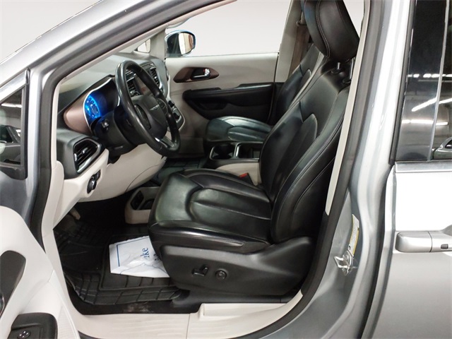 2020 Chrysler Voyager LXi photo 9