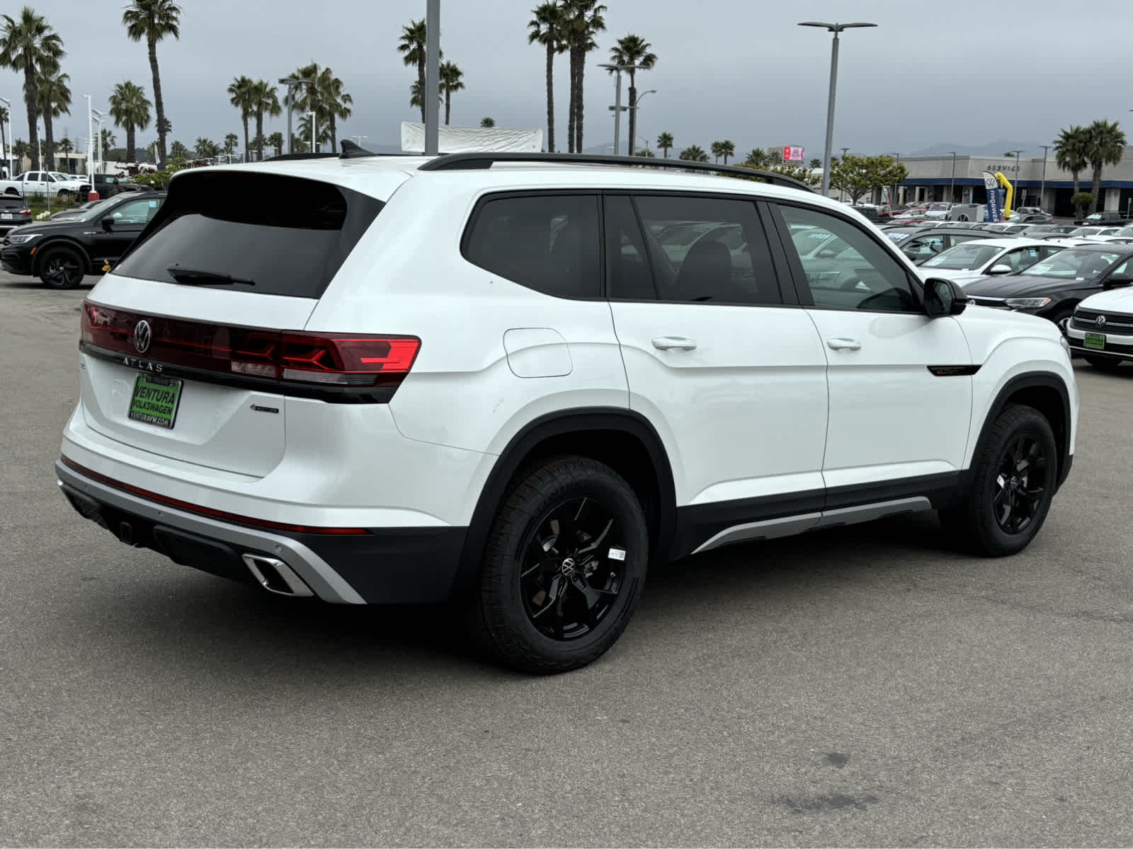 2024 Volkswagen Atlas Peak Edition SEL photo 3