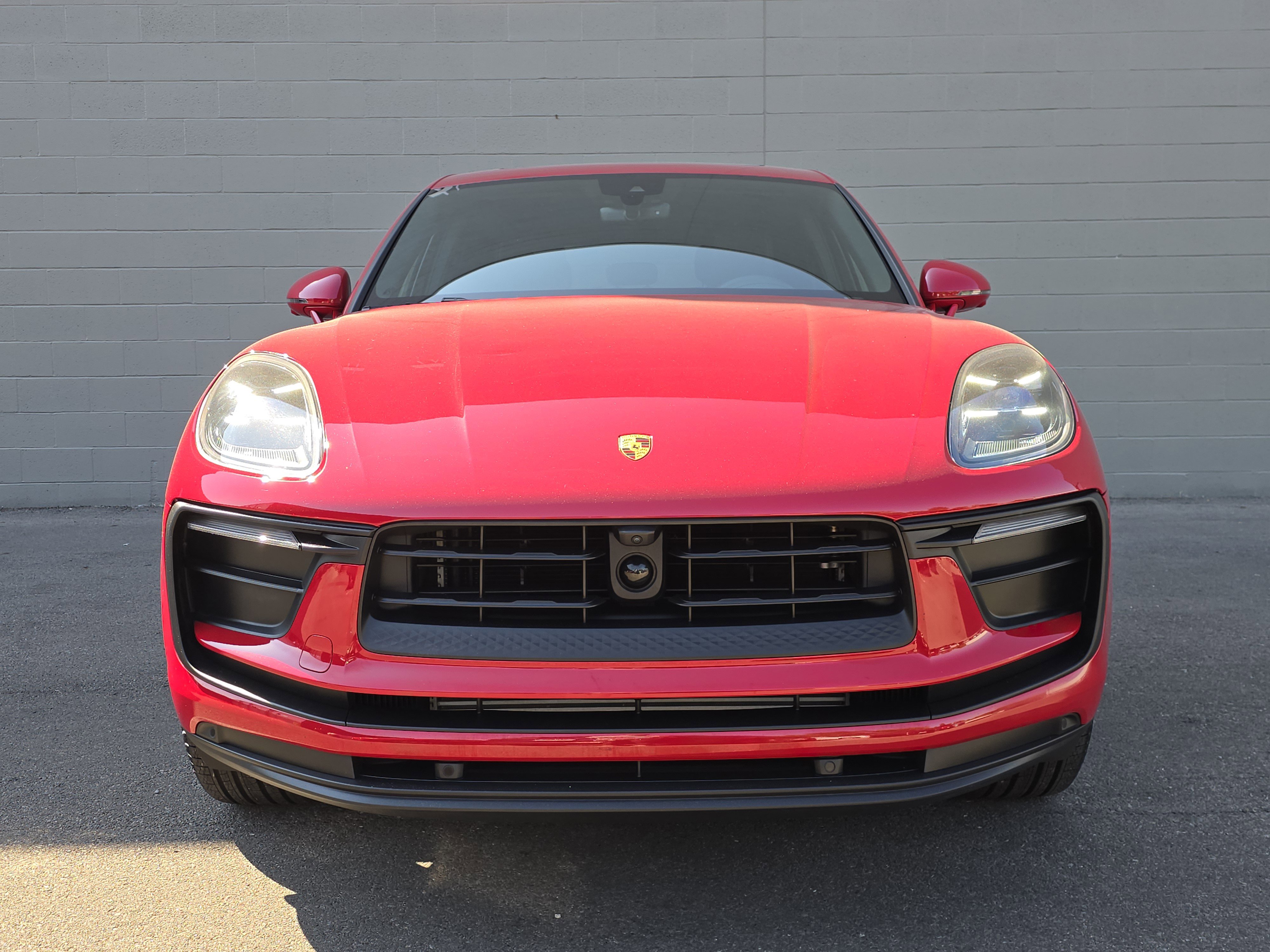 2025 Porsche Macan T photo 2