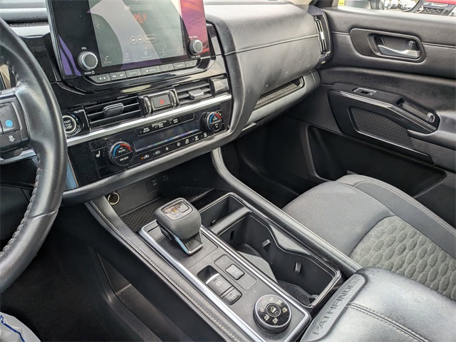 2022 Nissan Pathfinder SV photo 17