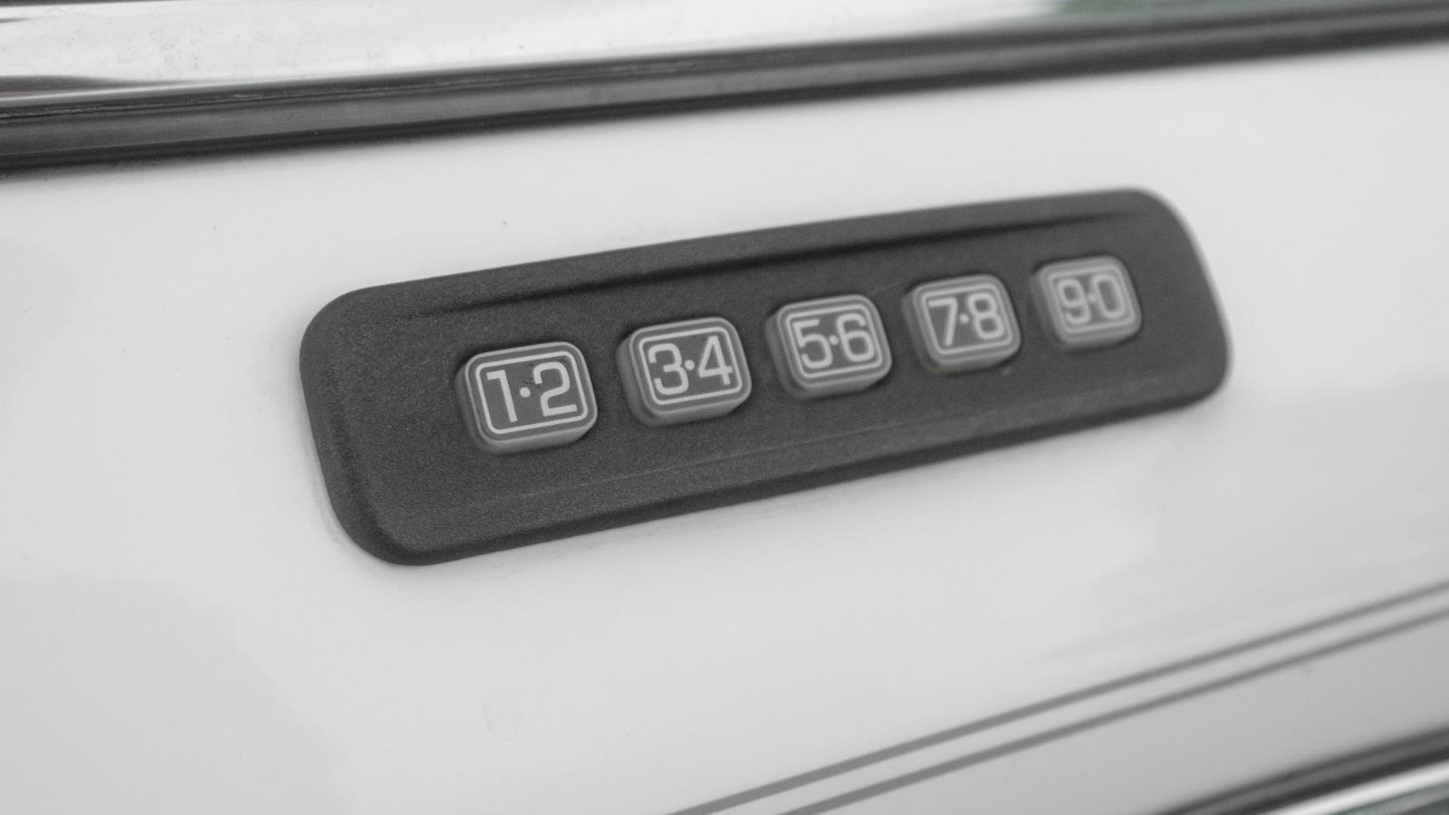 2005 Mercury Grand Marquis GS photo 9