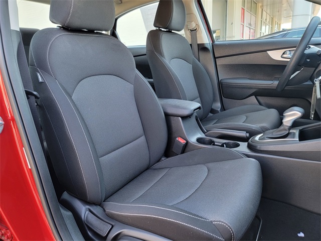 2024 Kia Forte LXS photo 17