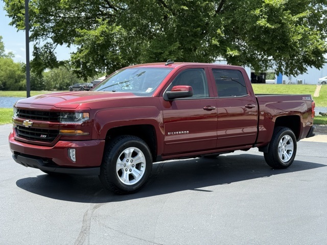 2017 Chevrolet Silverado 1500 LT photo 3