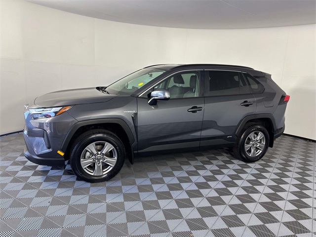2024 Toyota RAV4 Hybrid XLE photo 4