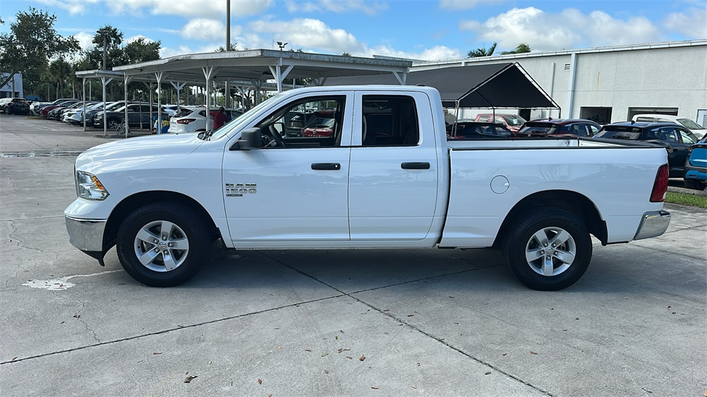 2024 Ram 1500 Classic SLT photo 4