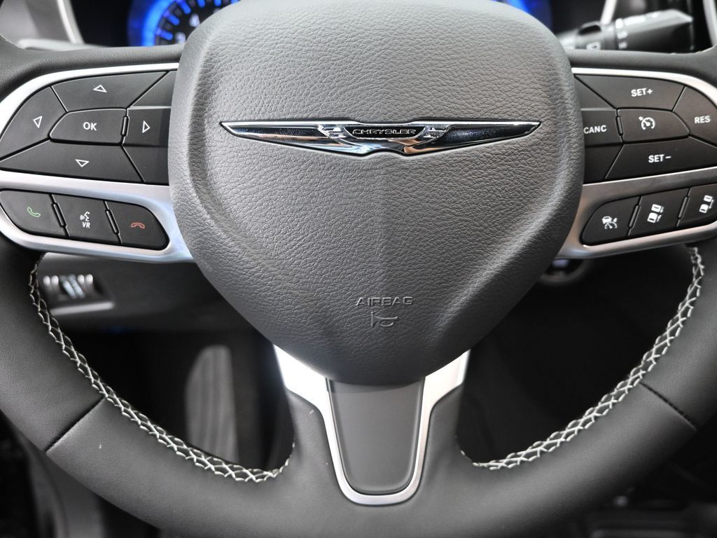 2026 Chrysler Pacifica photo 14