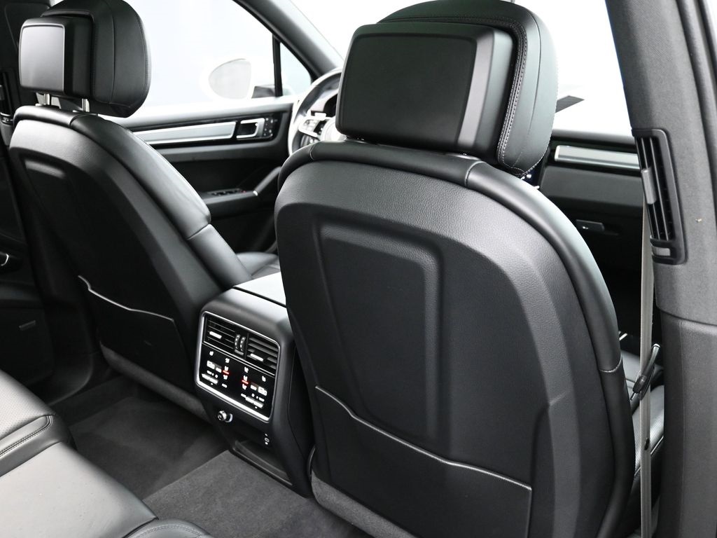 2023 Porsche Cayenne S Platinum Edition photo 27