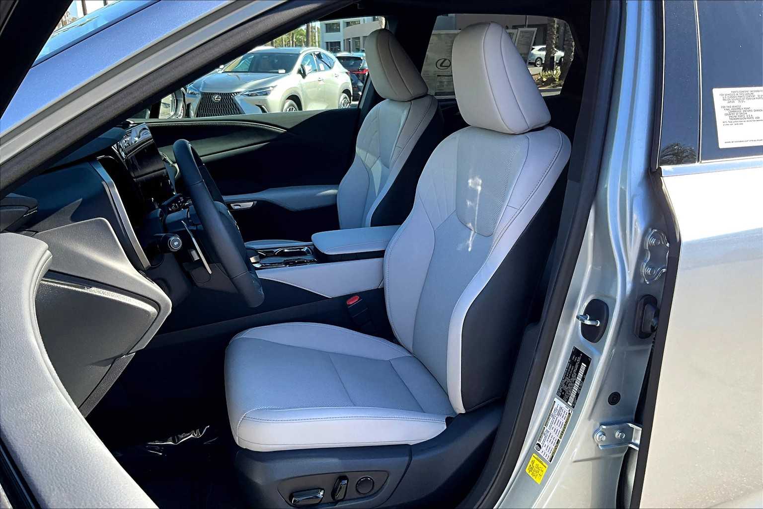 2025 Lexus RX 350 F SPORT photo 16
