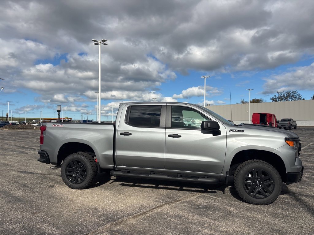 2026 Chevrolet Silverado 1500 Custom Trail Boss photo 2