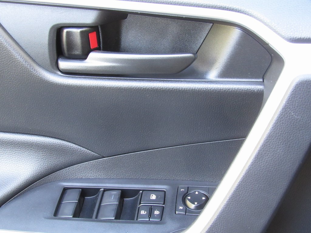 2021 Toyota RAV4 Hybrid LE photo 32