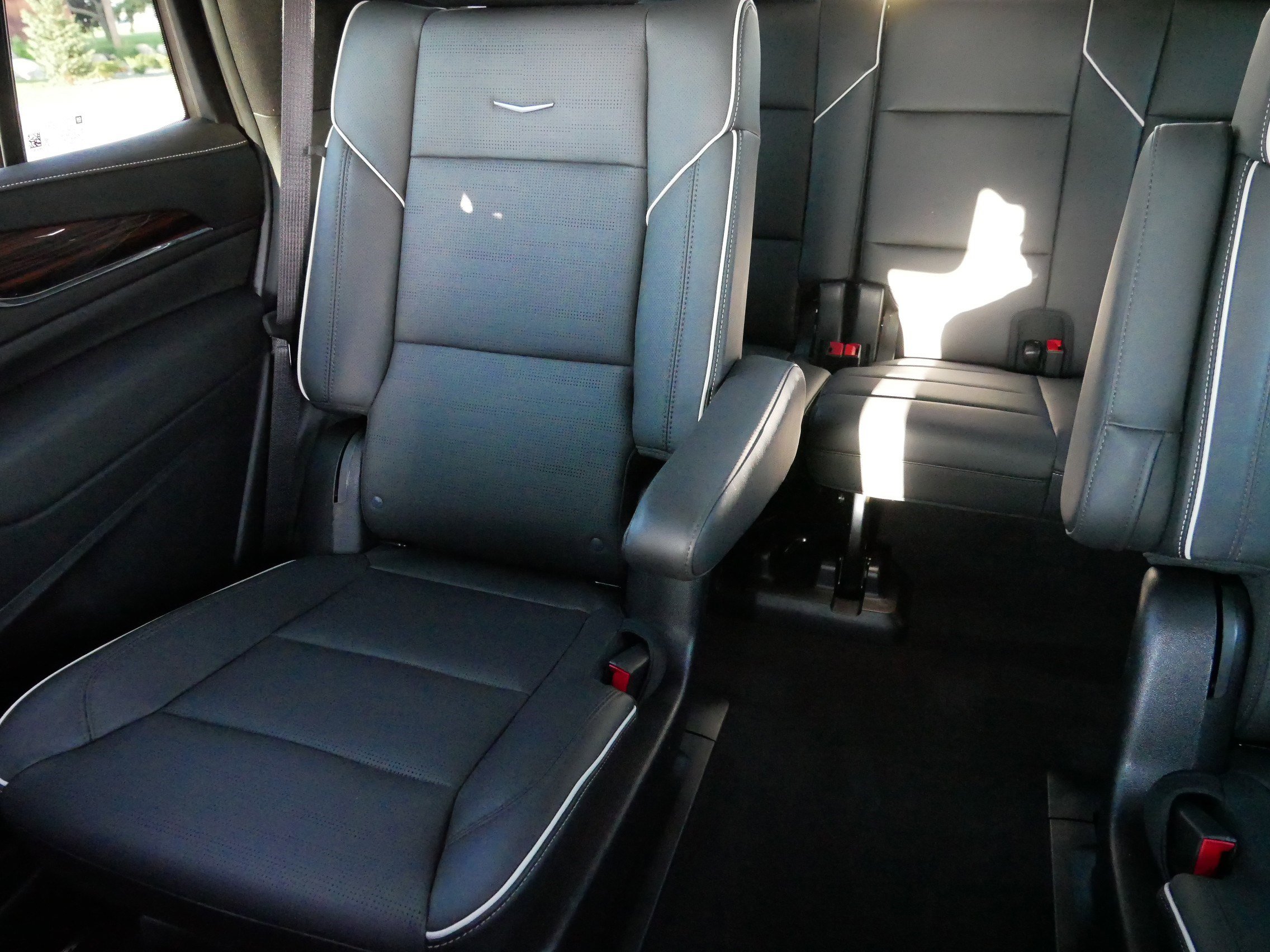 2023 Cadillac Escalade Premium Luxury photo 12