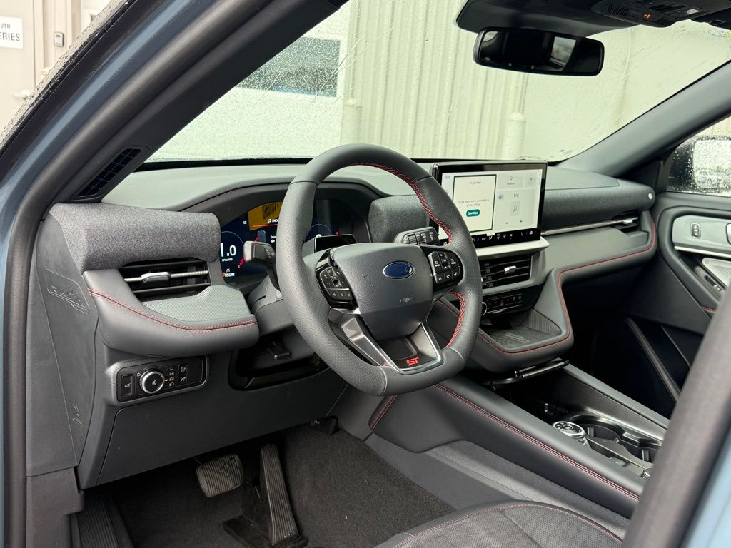 2025 Ford Explorer ST photo 3