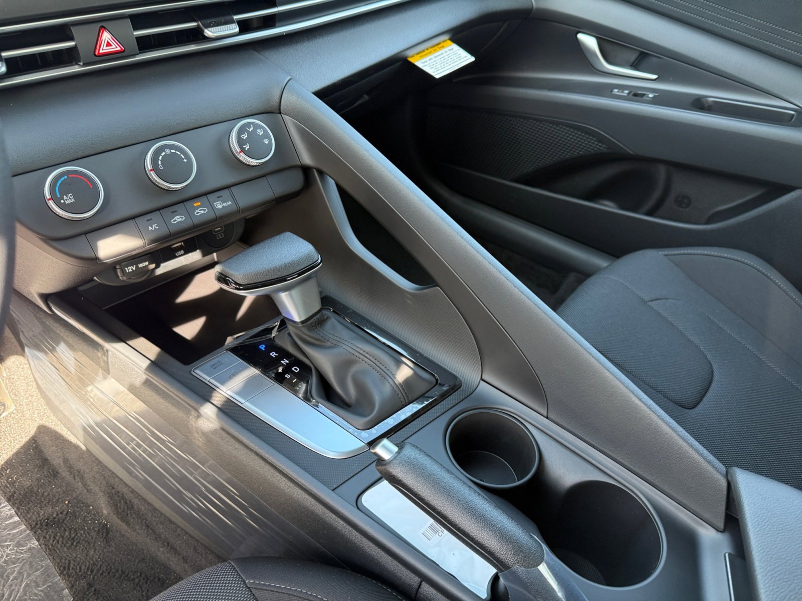 2025 Hyundai Elantra SE photo 13