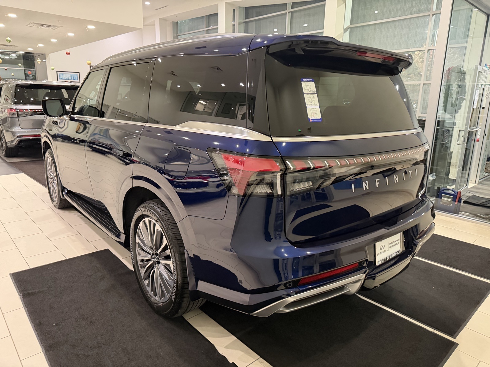 2026 Infiniti QX80 Luxe photo 3