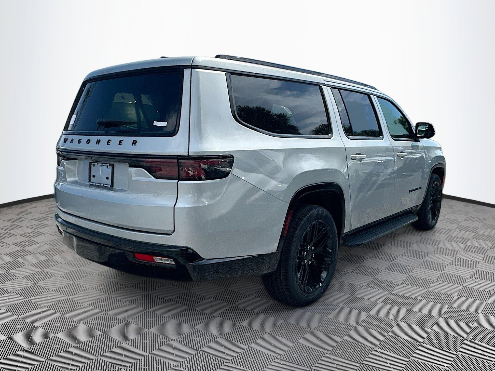 2025 Jeep Wagoneer L Carbide Series II photo 4