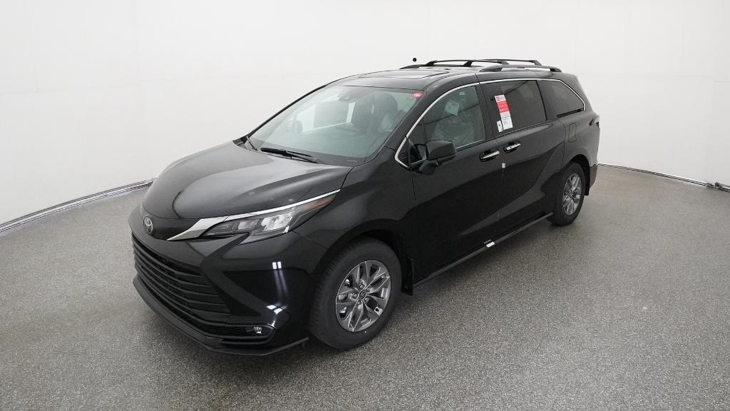 2026 Toyota Sienna XLE's photo