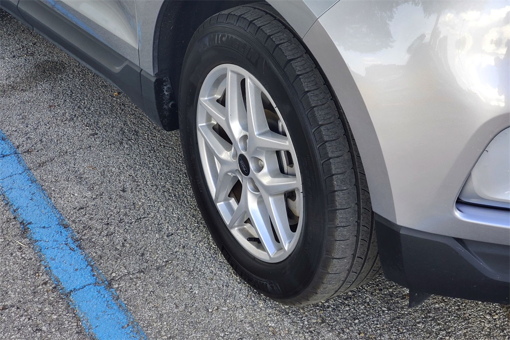 2024 Ford Edge SEL photo 4