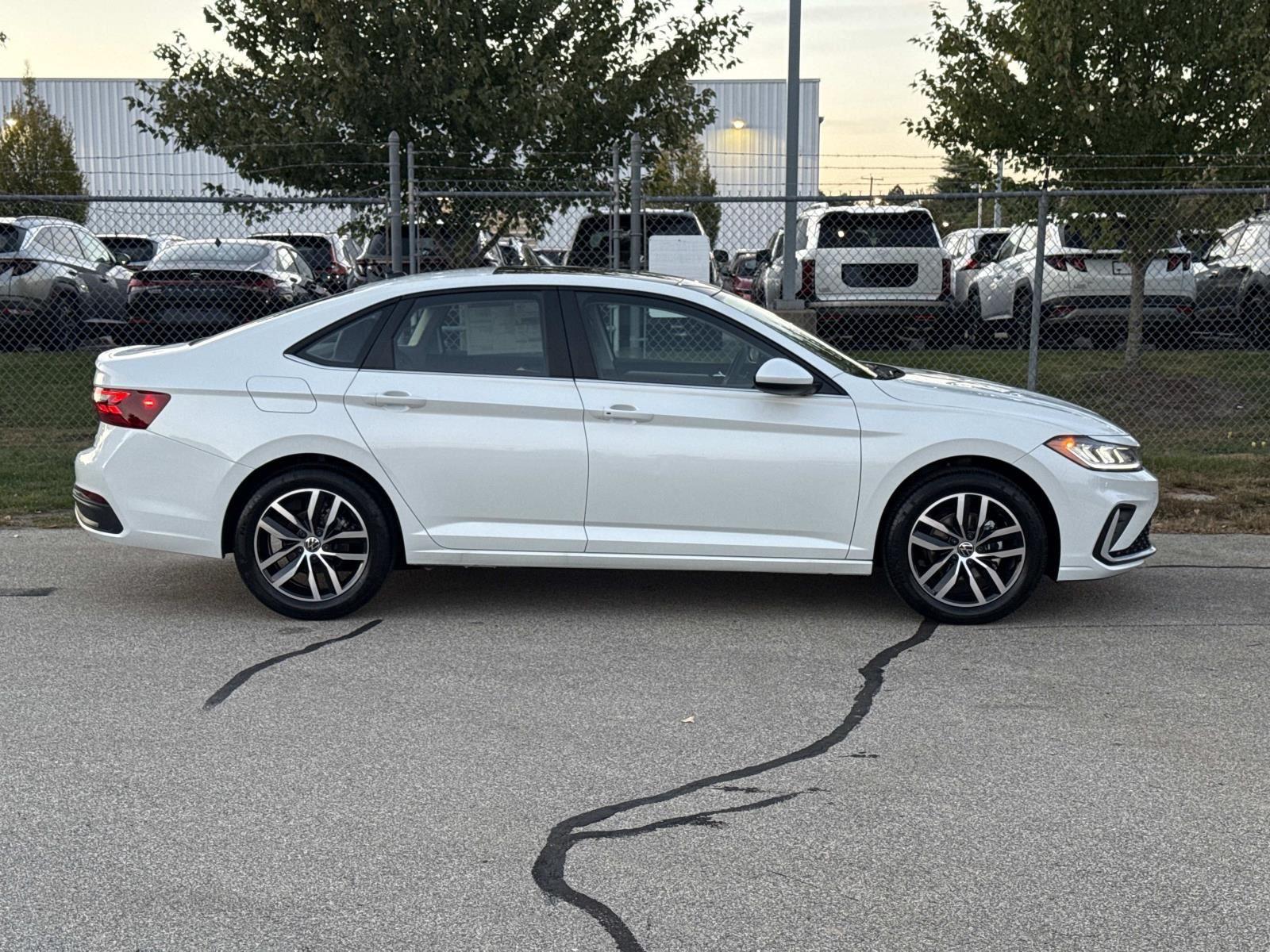 2026 Volkswagen Jetta 1.5T SE photo 3