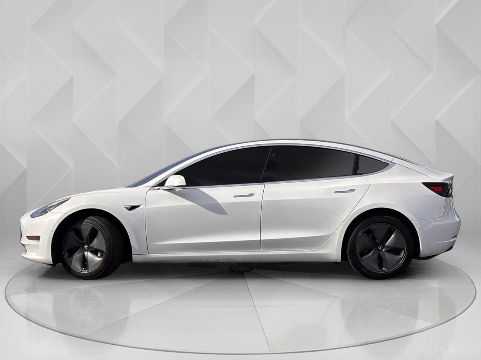 2020 Tesla Model 3 Standard Range photo 2