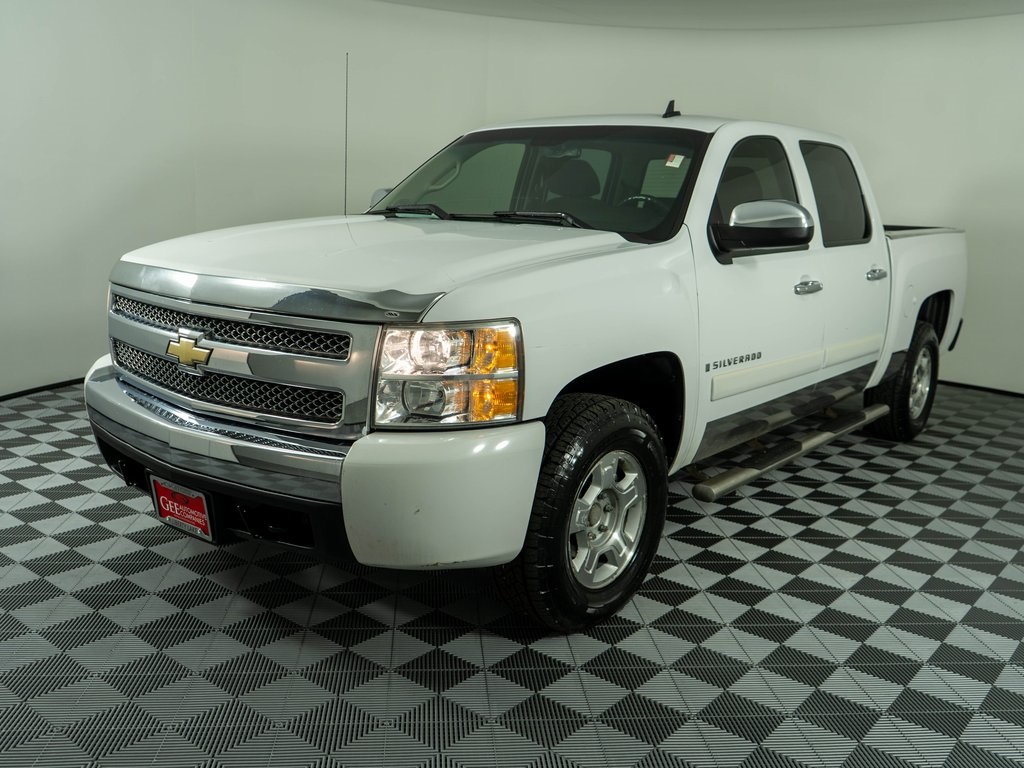 2008 Chevrolet Silverado 1500 LT photo 3