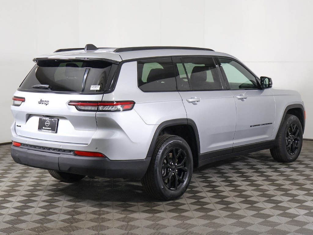 2024 Jeep Grand Cherokee Altitude photo 3