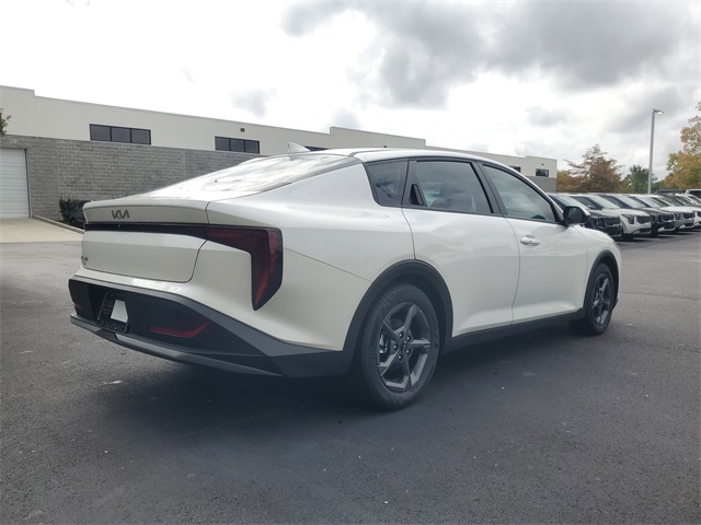 2025 Kia K4 LXS photo 4