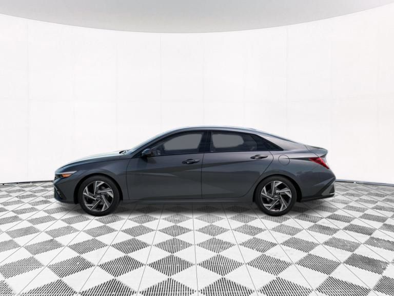 2025 Hyundai Elantra SEL Convenience photo 3