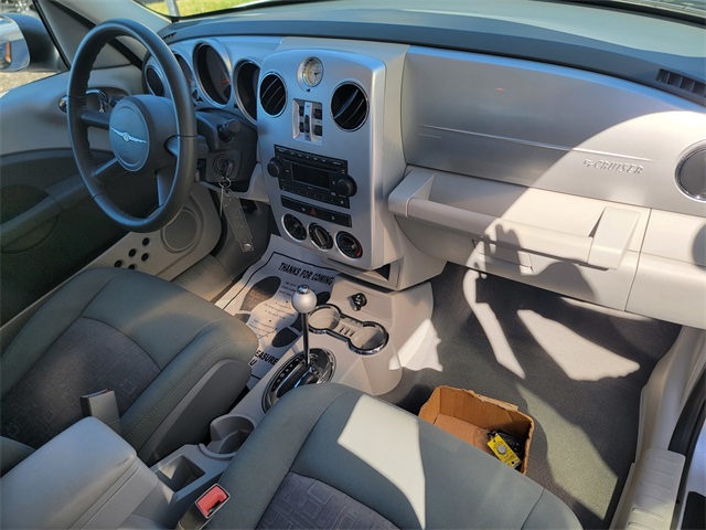 2010 Chrysler PT Cruiser Touring photo 17
