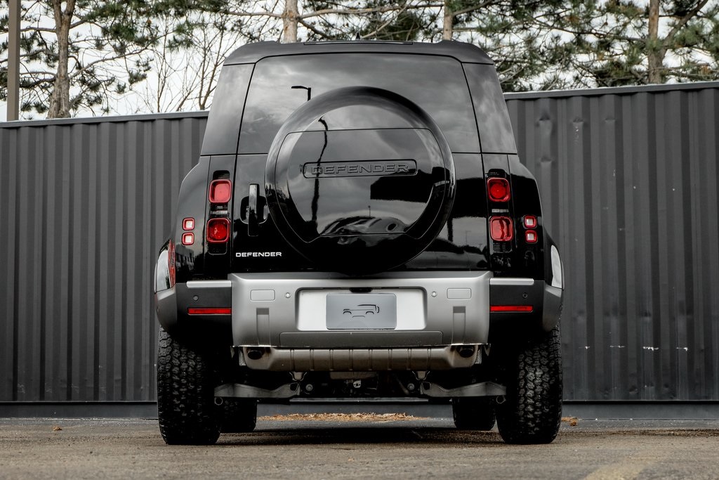 2025 Land Rover Defender 110 S photo 7
