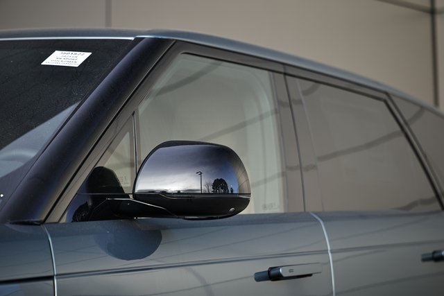 2025 Land Rover Range Rover Sport SE photo 3