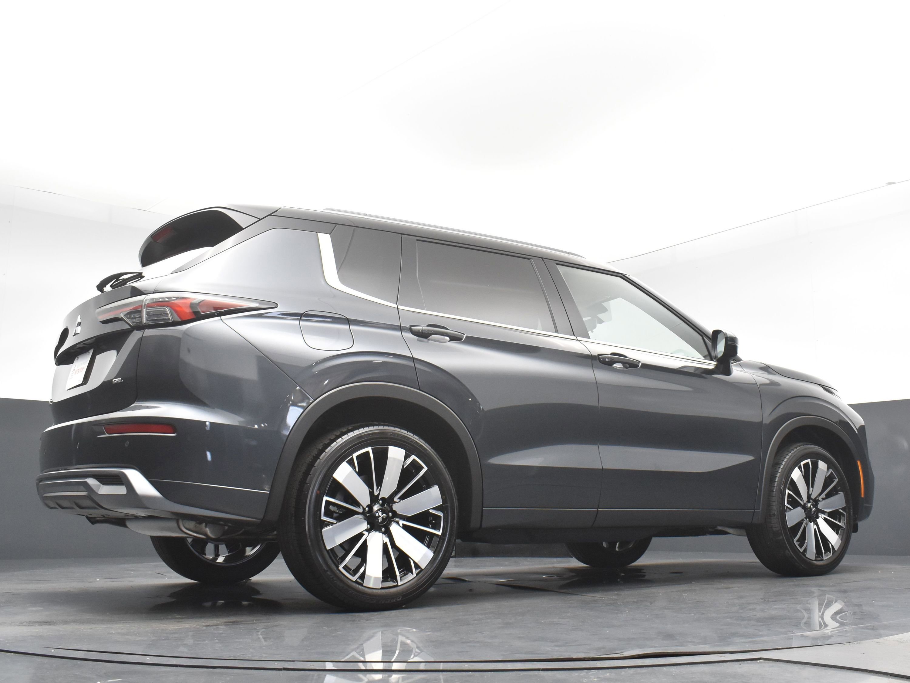 2025 Mitsubishi Outlander SEL photo 24
