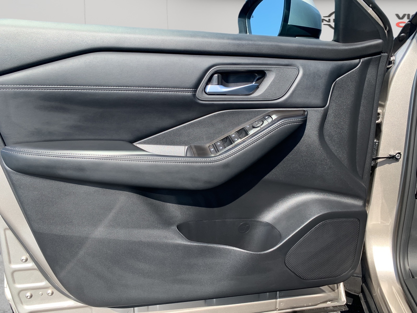 2026 Nissan Rogue SV photo 10