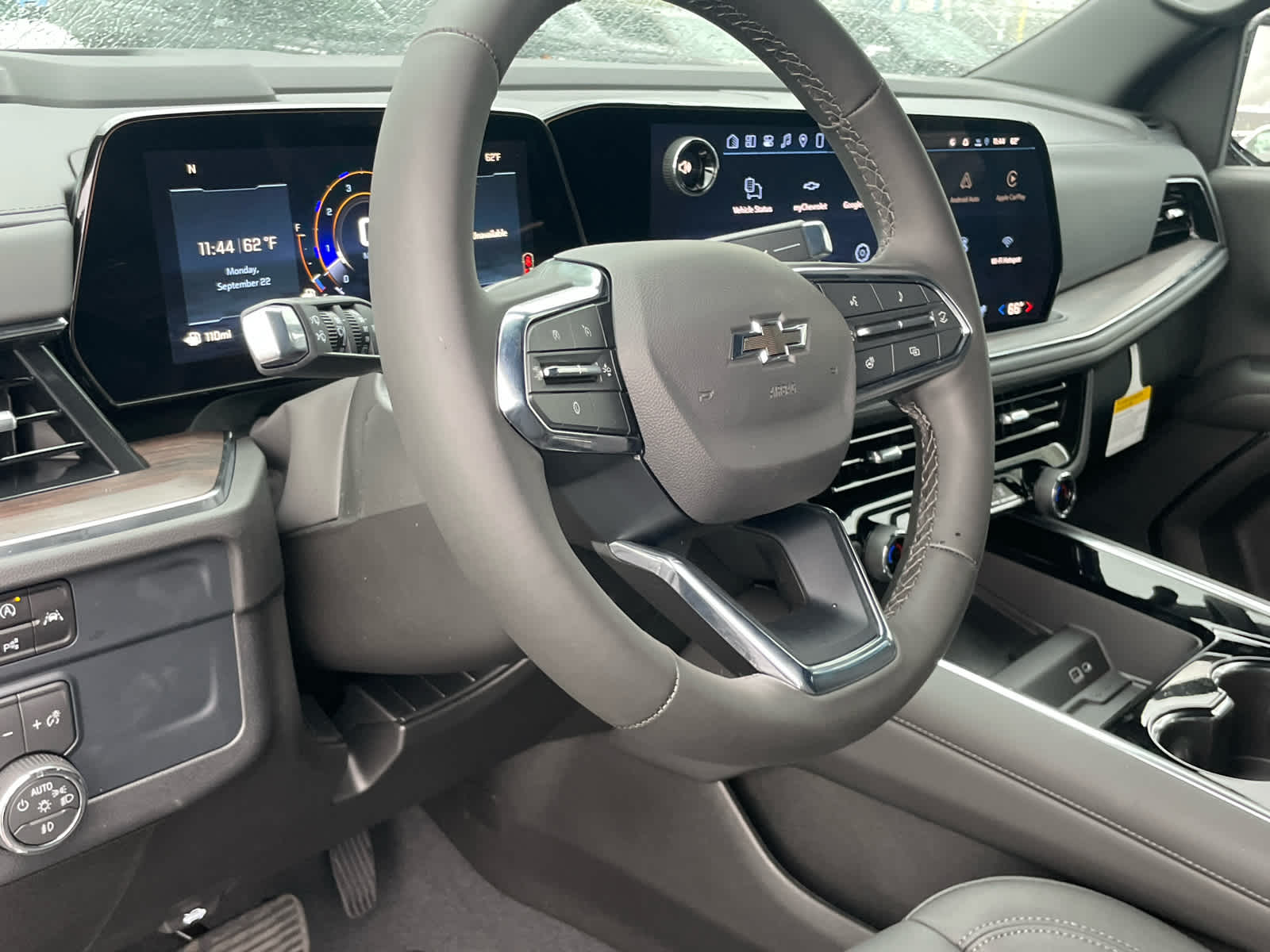 2026 Chevrolet Suburban Z71 photo 25
