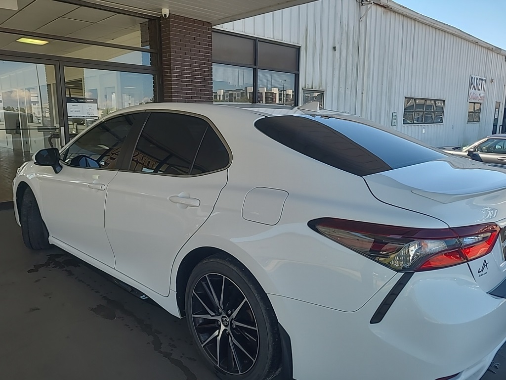 2022 Toyota Camry SE photo 2
