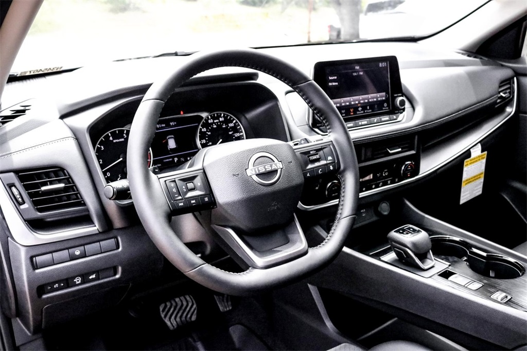 2025 Nissan Rogue SV photo 11