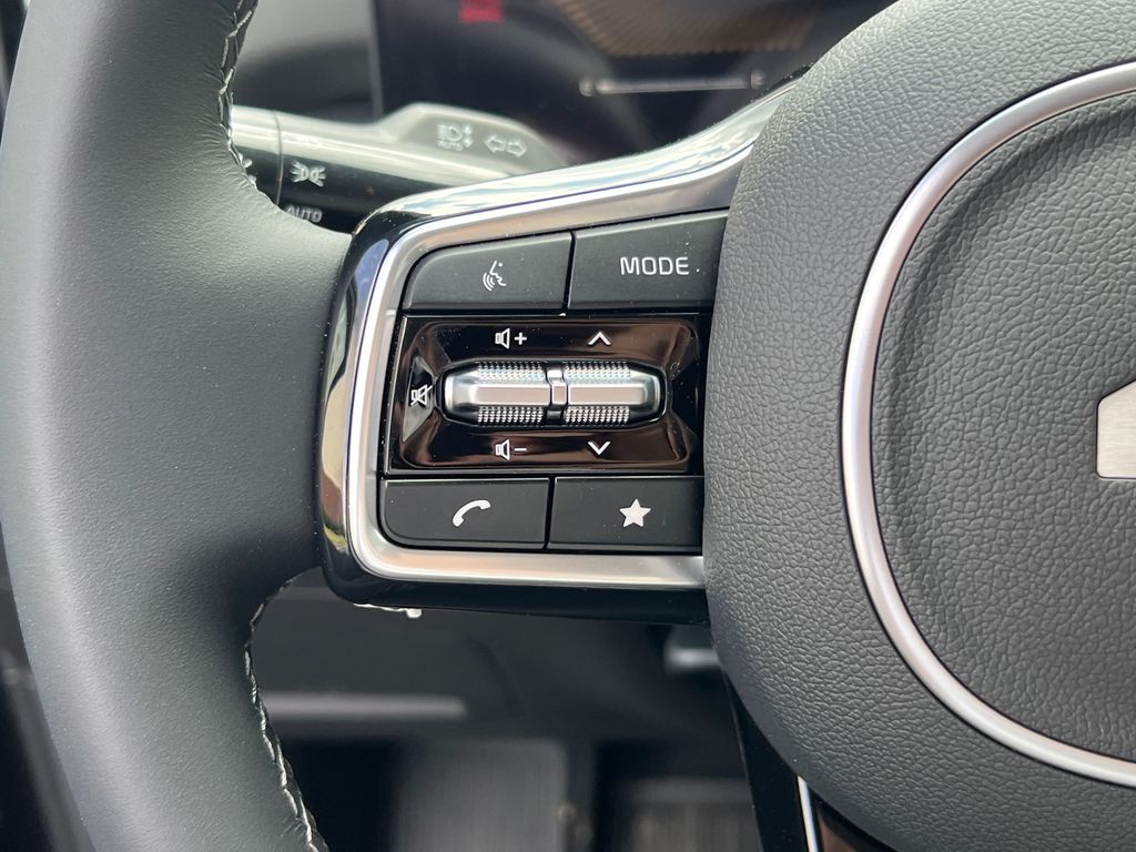 2025 Kia Sorento S photo 16
