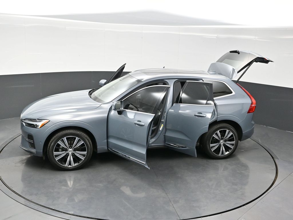 2023 Volvo XC60 B5 Plus photo 37
