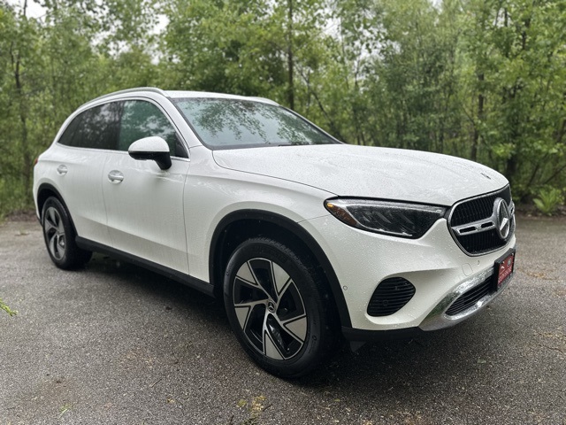 2024 Mercedes Benz GLC 300 4MATIC photo 3