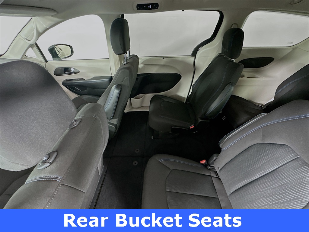 2021 Chrysler Pacifica Touring photo 3