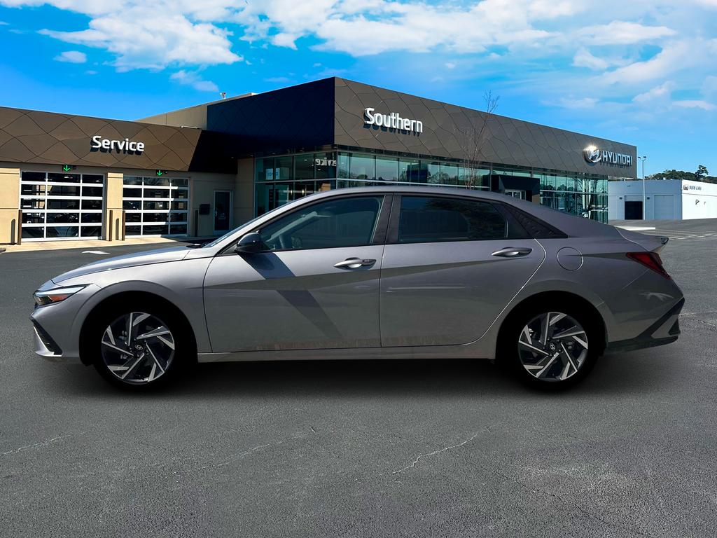 2025 Hyundai Elantra SEL Sport photo 2