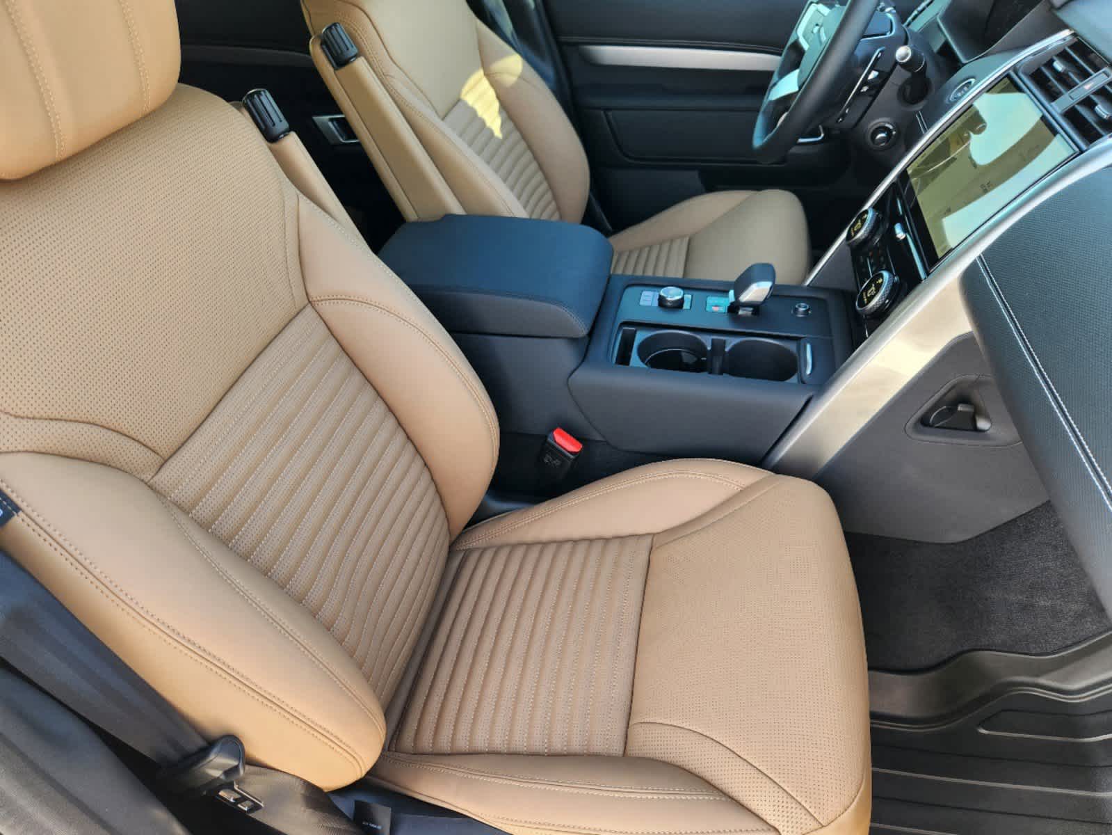 2025 Land Rover Discovery SE photo 10