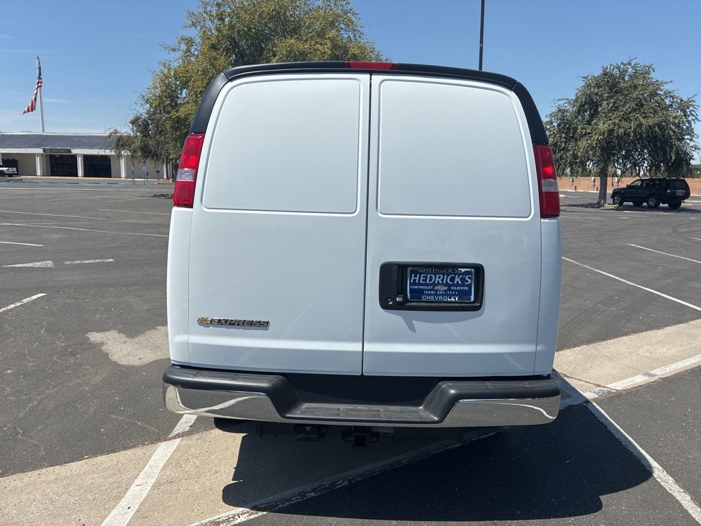 2025 Chevrolet Express Cargo 2500 Van photo 4