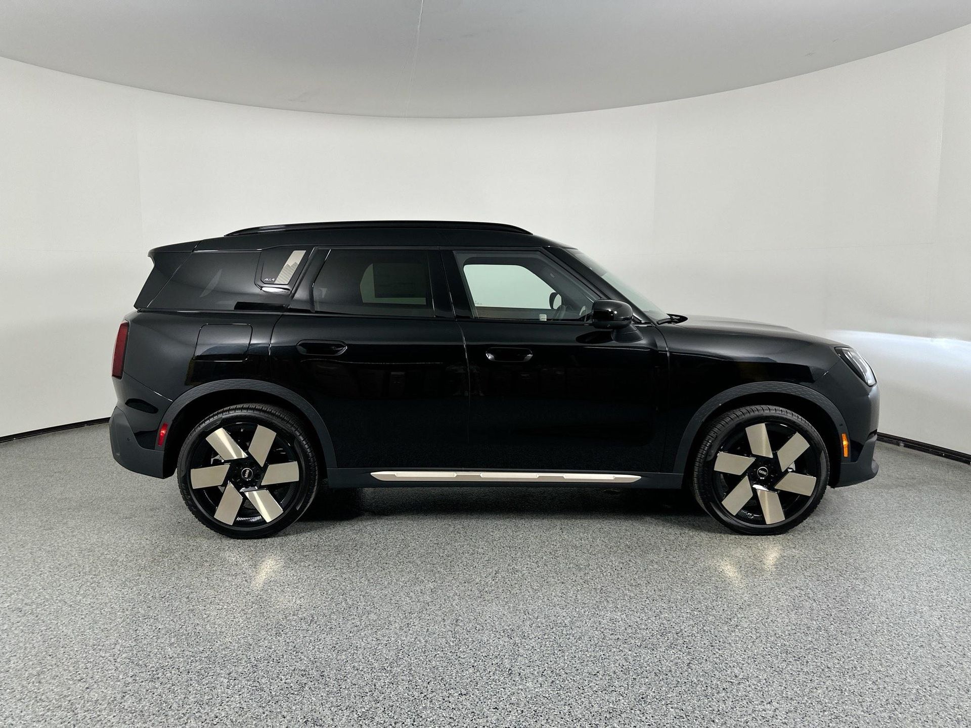 2025 Mini Countryman S ALL4 photo 2