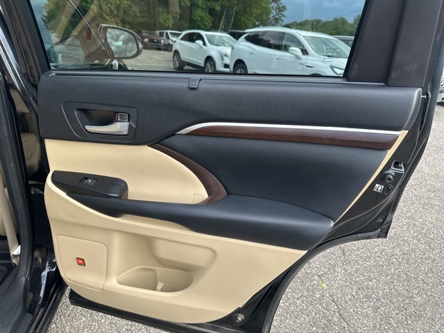 2015 Toyota Highlander Limited photo 32