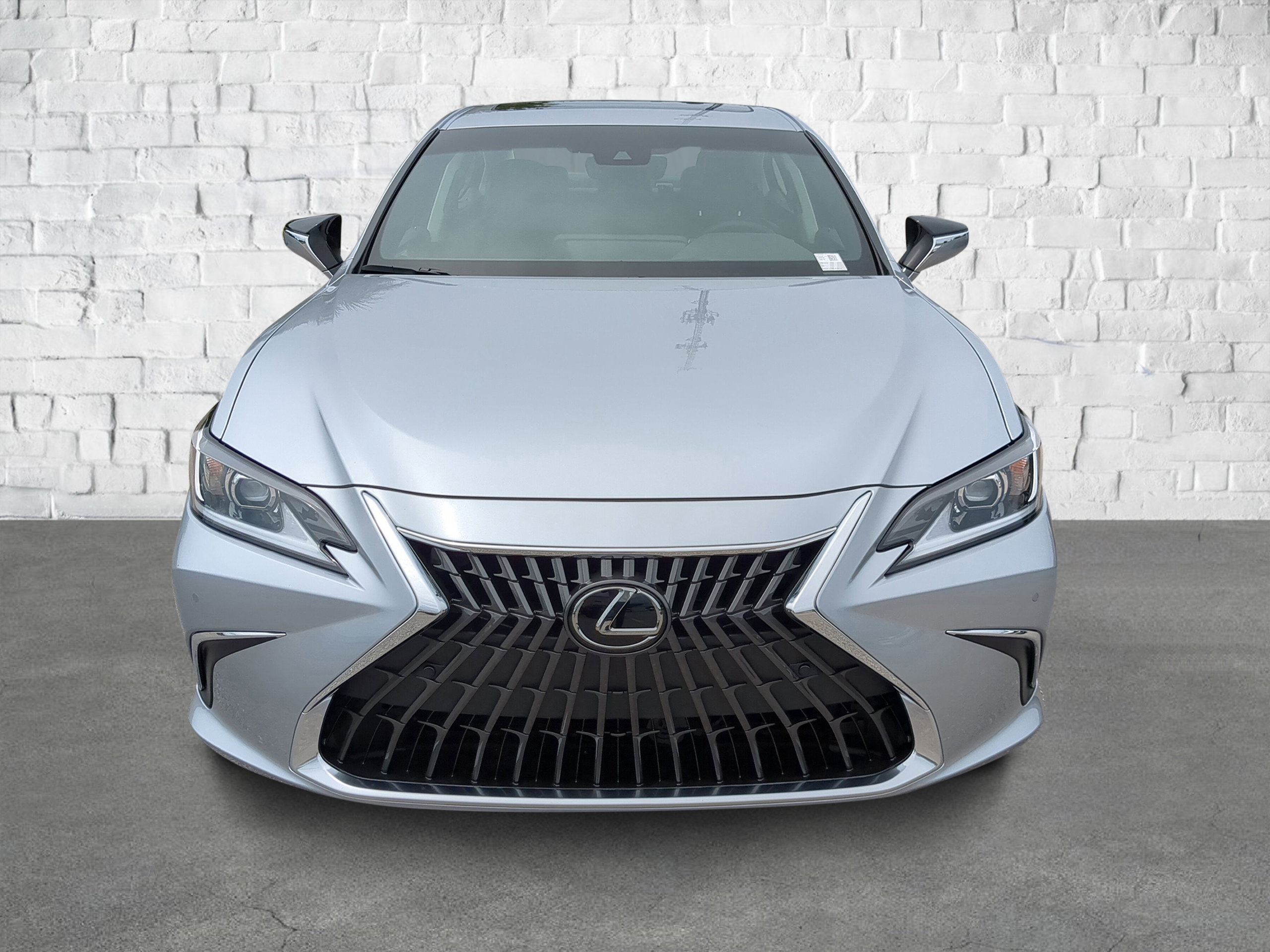 2025 Lexus ES 300h photo 2