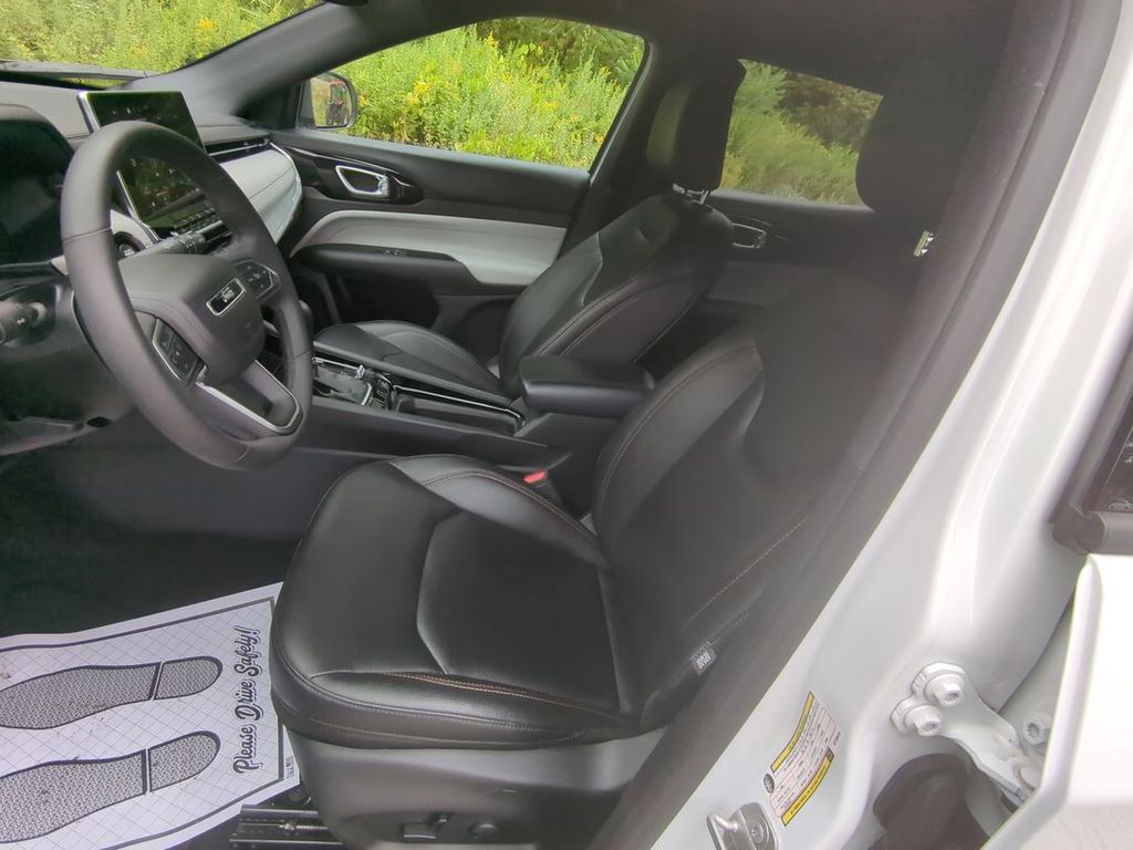 2024 Jeep Compass Limited photo 11