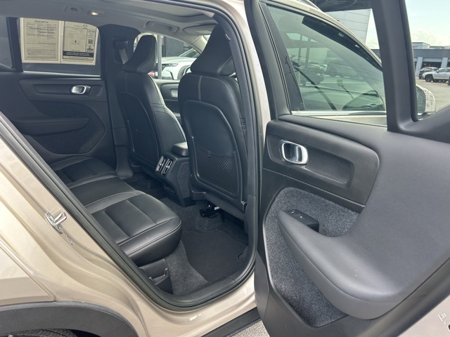 2023 Volvo XC40 Plus photo 22