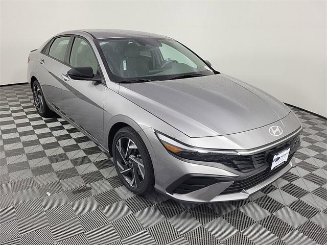 2025 Hyundai Elantra SEL Sport photo 2