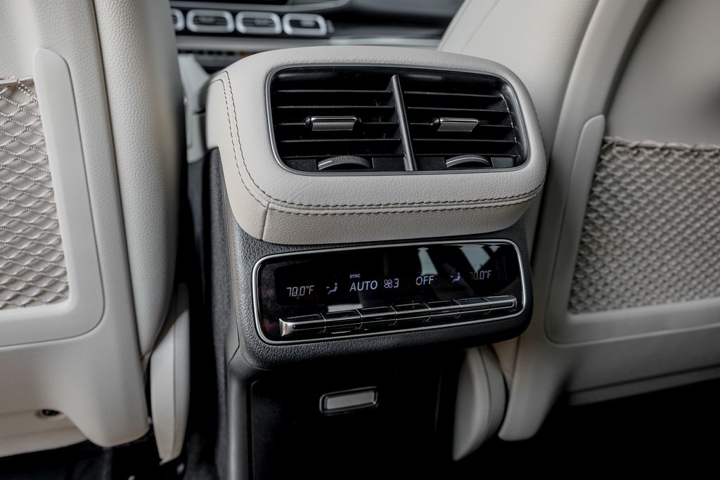 2025 Mercedes Benz GLS 450 4MATIC photo 17